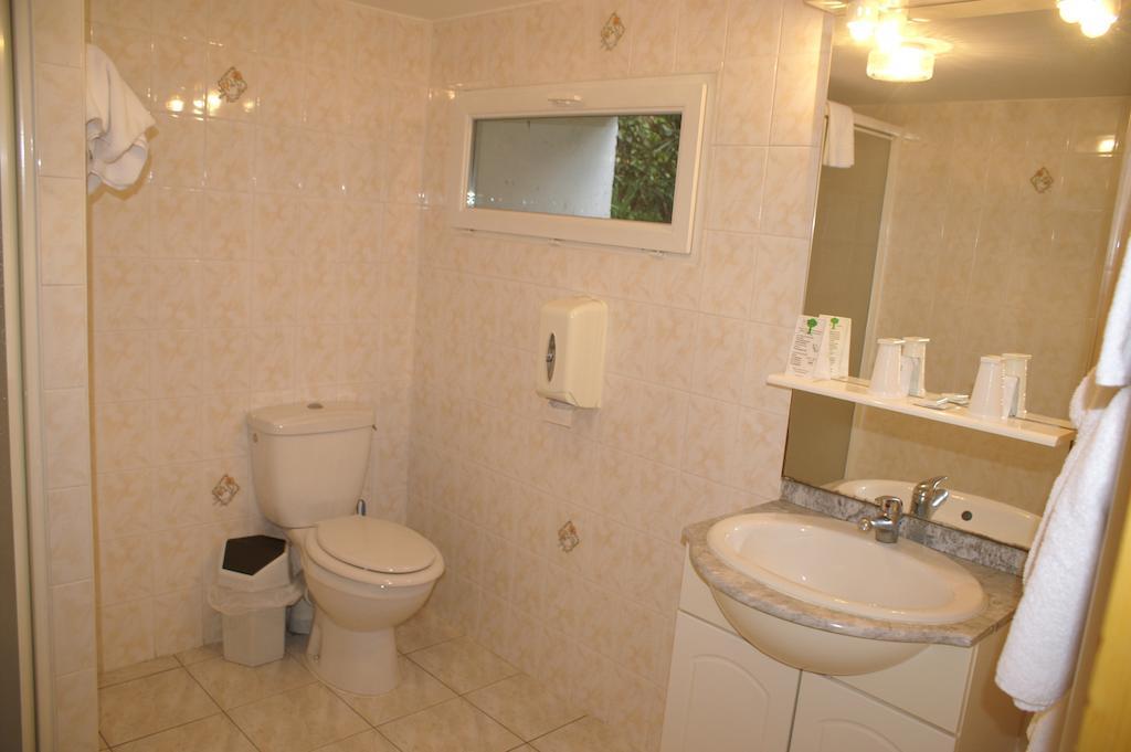 Hotel Celeste Bagnères-de-Luchon Kamer foto
