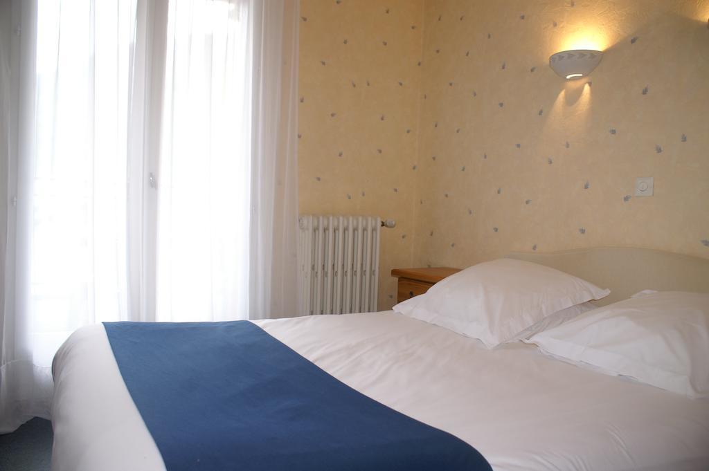 Hotel Celeste Bagnères-de-Luchon Kamer foto