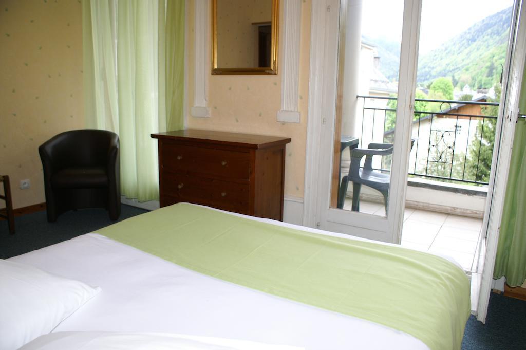 Hotel Celeste Bagnères-de-Luchon Kamer foto
