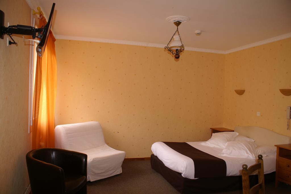 Hotel Celeste Bagnères-de-Luchon Kamer foto